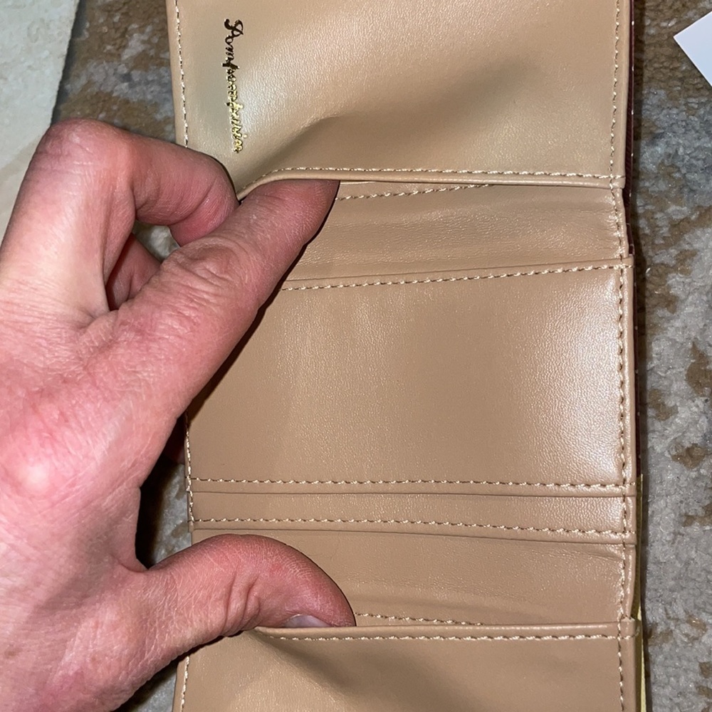 Pompompurin Kisslock Bifold Faux Leather Wallet - Picture 7 of 13
